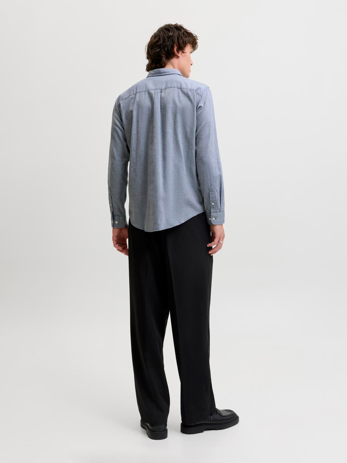 model_shot-back